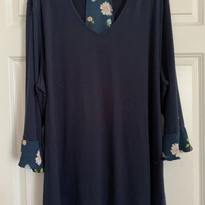 Plus size fun & flirty Navy Top. Terra & Sky. Size 4X (28/30)